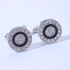 Vue détaillée de boutons de manchette ronds en argent avec strass et émail noir chic