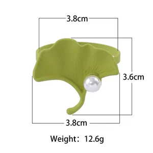 Servilletero de hoja de ginkgo verde con perla, medida 3,8cm x 3,6cm y peso 12,6g