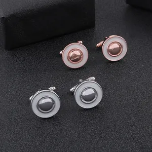 Boutons de manchette ronds polis en or rose et argent avec incrustation nacrée sur fond noir