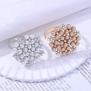 Servilleteros de Aleación de Lujo Con Perlas Artificiales Artificiales Y Diamantes de Imitación Forma de Flor Y Copo de Nieve Hebillas de Metal para Servilletas para Banquete de Boda Decoración de Mesa