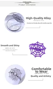 Dettagli macro dei portatovaglioli a ragnatela in viola e argento per Halloween