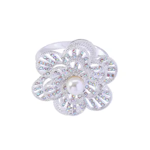 Elegant Flower Napkin Ring Metal Alloy Inlaid Faux Artificial Pearl Rhinestone Dining Table Buckle For Wedding Banquet Party Decor