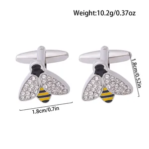 Détail montrant le poids 10,2g et les dimensions des boutons de manchette abeille