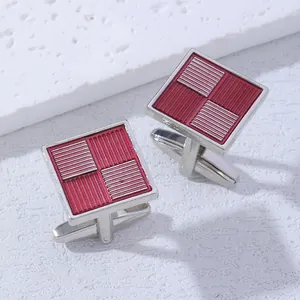 Boutons de manchette carrés argentés avec motif à carreaux rouge et blanc pour chemises