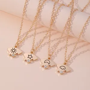 Set di collane a puzzle dorate con sole luna stella e nuvola impreziosite da strass