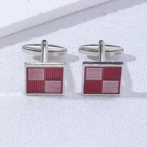 Boutons de manchette en argent poli pour hommes avec motif émaillé à damier rouge et blanc