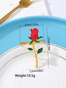 Detalle de un servilletero de rosa roja con hojas verdes, perlas y medidas del producto