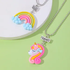 Detalle de collares Best Friends de unicornio y arcoíris para niños con cadena de bolas