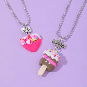 Detail der Best Friends Ketten mit Regenbogen Herz und Schoko Eis Anhängern aus Ton