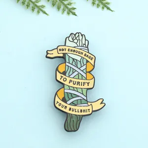 Emaille speld van saliebundel met grappige Not Enough Sage To Purify Your Bullshit tekst