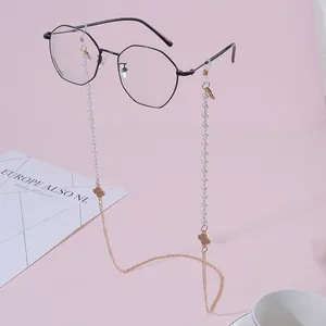 Detail of clover eyewear chain with white pearls and anti-slip silicone loops