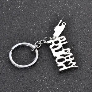 Porte-clés Playboy en argent avec lettres évidées et logo lapin sur fond noir texturé