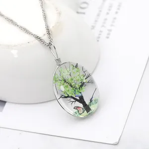 Collier vintage médaillon ovale avec pendentif arbre de vie fleurs séchées et papillon