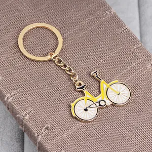 Portachiavi creativo a forma di bicicletta gialla in lega dorata con smalto