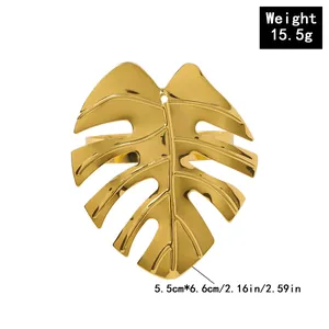 Servilletero de hoja de Monstera dorado en metal pulido para decoración de mesa tropical