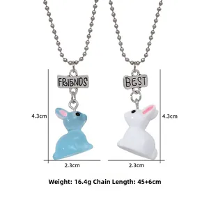 Zwei Best Friends Halsketten Set mit niedlichen Harzhasen und Metallanhängern