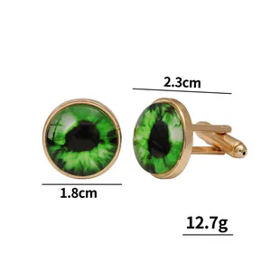 Dettaglio dei gemelli verdi Devil's Eye con dimensioni 1,8 cm di diametro e 2,3 cm di peso