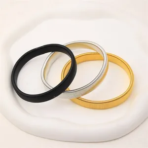 Dreiteiliges Set Metall-Ärmelhalter in Gold, Silber und Schwarz zur Fixierung von Hemdärmeln