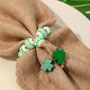 Portatovaglioli con perline di legno per San Patrizio con trifogli e nappe in iuta