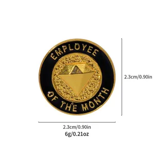 Medewerker van de maand speldje, rond zwart goud met piramide, 2,3 cm doorsnede