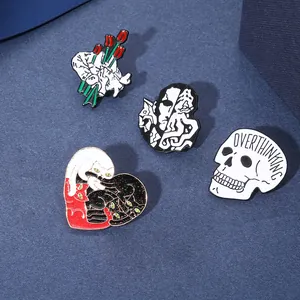 Set di spille smaltate gotiche con teschio, cuore di gatti e mano scheletro tulipano