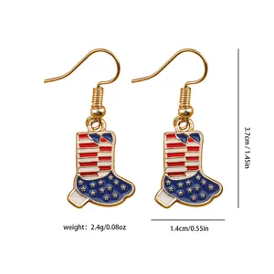 Detailansicht der patriotischen Cowboy-Stiefel Ohrringe mit US-Flaggenmuster und Maßen