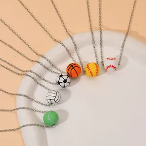 Lot de 6 colliers thématiques sportifs avec ballons de foot et basket sur plateau