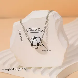 Collier en alliage argenté avec pendentif ballon de football noir et blanc pour sportifs