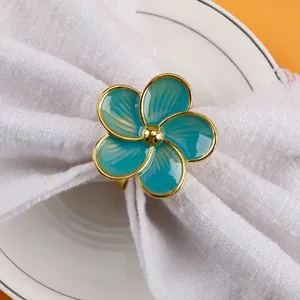 Elegante portatovaglioli con fiore verde a cinque petali e placcatura in oro per tavola