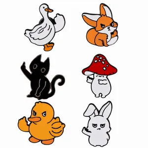 Set de pin's en émail avec animaux rebelles et champignons pour sacs et vêtements