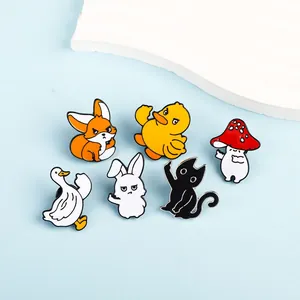 Lot de pins émaillés cartoon avec renard, canard, champignon, cygne, lapin et chat