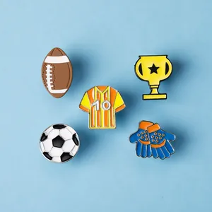5er-Set Emaille-Sportbroschen mit Fußball, goldenem Pokal und Trikot-Anstecker