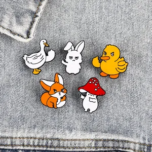 Lot de 5 broches humoristiques en émail avec des animaux effrontés sur du tissu denim