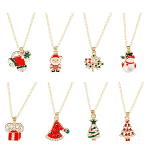 Set di 8 collane natalizie con ciondoli smaltati Babbo Natale, renna e albero di Natale