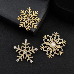 Elegant Snowflake Brooch Pins For Women Alloy Rhinestone Faux Artificial Pearl Christmas Winter Holiday Jewelry Anti-exposure Buckle