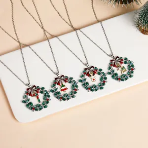 Collana con Ciondolo a Ghirlanda di Natale Smalto Strass Lega Gioielli Festivi Pupazzo di Neve Renna Babbo Natale Campana Fiocco di Neve
