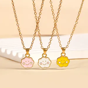 Süße Cartoon Wolke Smiley Gesicht Anhänger Halskette Legierung Emaille Tropföl Goldfarbene Kette Für Damen Kinder Täglicher Modeschmuck