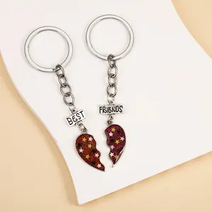 Detail von Best Friends Schlüsselanhängern mit Glitzerherz und Sternen-Pailletten