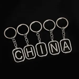 Llavero de Letras del Alfabeto de Aleación de Moda con Diamantes de Imitación Llavero Inicial Personalizado para Hombres Mujeres Hip Hop Punk Adorno para Colgar en la Bolsa Regalo