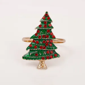 Kerstboom servetring gemaakt van gouden legering met groen emaille en rode steentjes