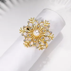 Rond de serviette flocon de neige doré avec perle et strass sur tissu blanc