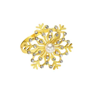 Rond de serviette flocon doré orné d'une perle blanche et de strass brillants de luxe