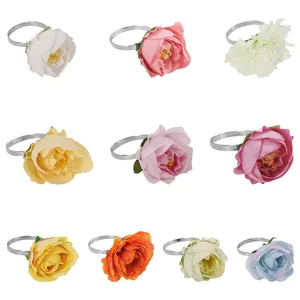 Juego de 10 servilleteros modernos con flores artificiales y anillo de metal plateado