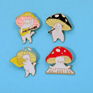 Lot de 4 épingles en émail représentant des chats blancs musiciens avec chapeaux champignons