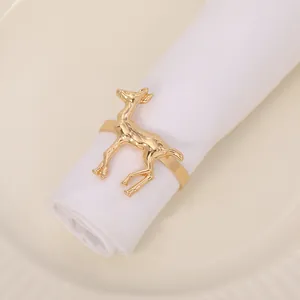 Elegante servilletero de ciervo sika bañado en oro con acabado brillante en tela