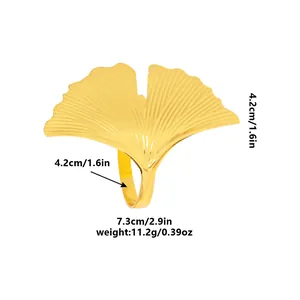 Portatovagliolo dorato a foglia di ginkgo con dettagli sulle dimensioni in metallo