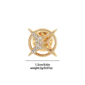 Detailansicht der goldener Stern-Brosche mit Strasssteinen und 1,5 cm Größenangabe
