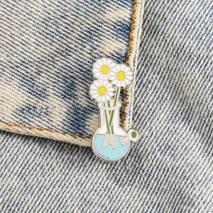 Creative Daisy In Flask Enamel Pin Cartoon Flower Laboratory Beaker Brooch Zinc Alloy Badge Fashion Jewelry Accessories For Clothes Bag