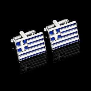 Boutons de manchette drapeau grec en argent et émail bleu avec reflet sur fond noir