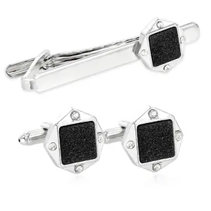 Set aus Business-Krawattenklammer und sechseckigen Manschettenknöpfen mit silbernem Finish